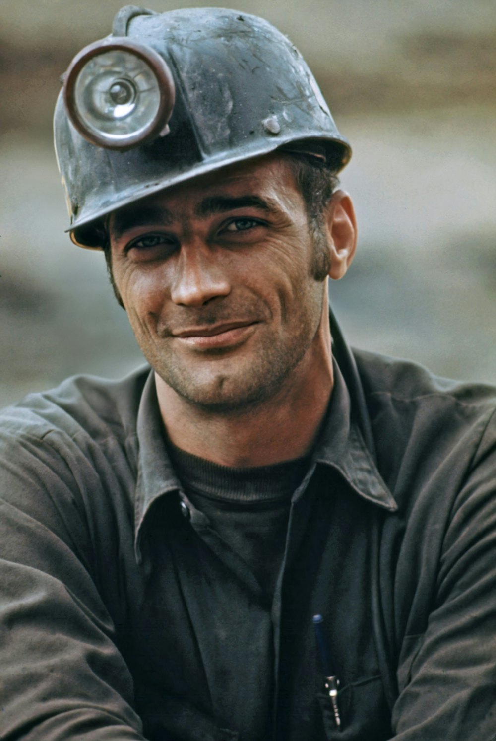 A smiling tradesman in a hard hat