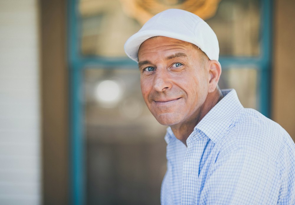 A site manager in a white hard hat